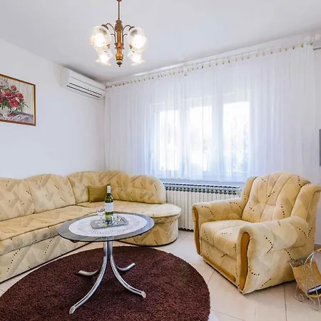 Apartamento In Novi Vinodolski 15274 *