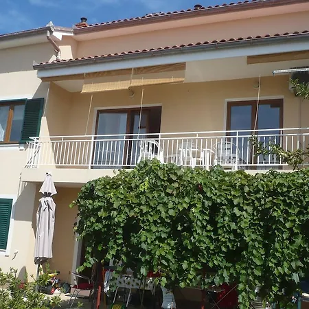 In Novi Vinodolski 15274 Apartamento