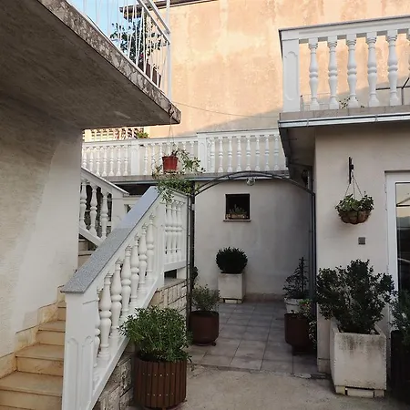 In Novi Vinodolski 15274 Apartamento Povile