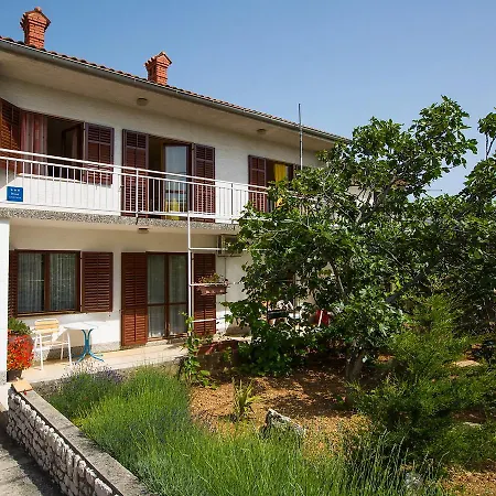 In Novi Vinodolski 15274 Apartamento Povile