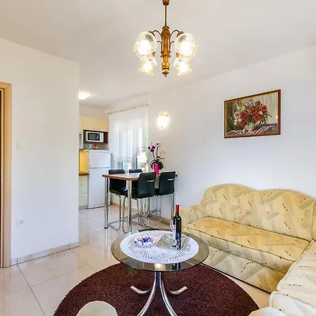In Novi Vinodolski 15274 Apartamento