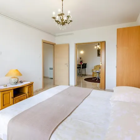 In Novi Vinodolski 15274 Apartamento *