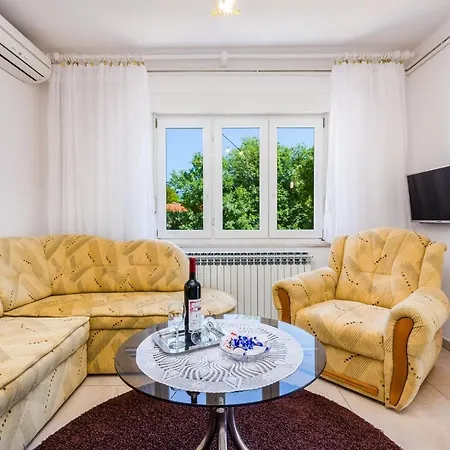 Apartamento In Novi Vinodolski 15274 Povile