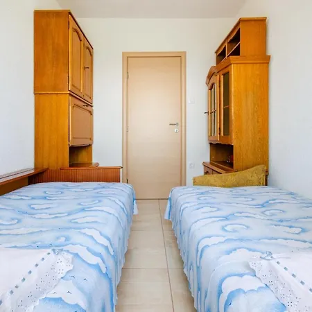 In Novi Vinodolski 15274 Apartamento *