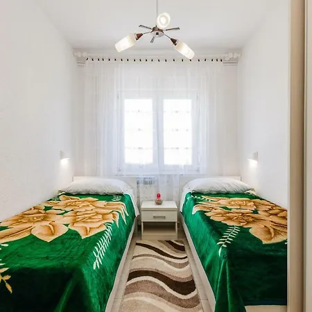 In Novi Vinodolski 15274 Apartamento