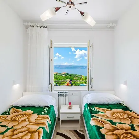 In Novi Vinodolski 15274 Apartamento Povile