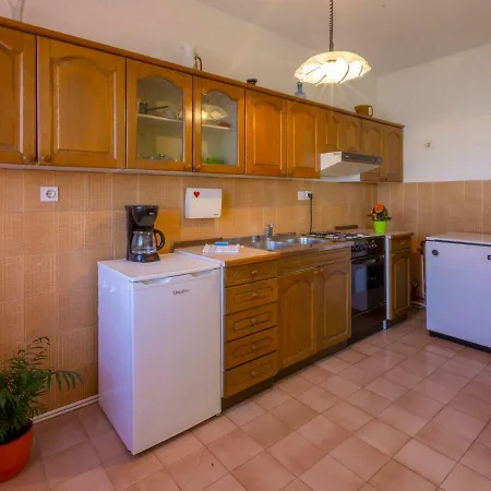In Novi Vinodolski 15274 * Повиле