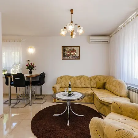 Апартаменты In Novi Vinodolski 15274 *