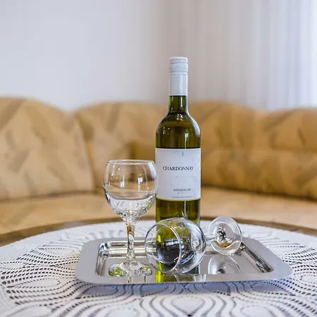In Novi Vinodolski 15274 * Повиле